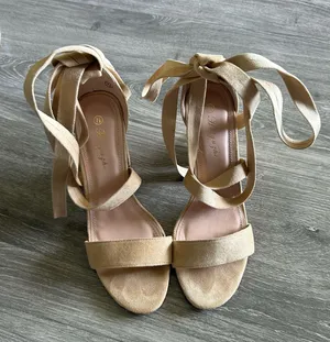 Heels Tan Size 7.5 thumbnail 1