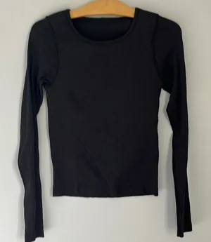 Lululemon ribbed gray cropped long sleeve top built in bra size 6 thumbnail 1