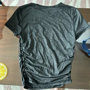 Lululemon LUKU GREY/BLACK ROUCHED SHORT SLEEVE TOP SIZE 2 thumbnail 3