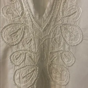 Lilly Pulitzer White Embroidered Tunic size L BNWOT length 31” bust 40” thumbnail 4