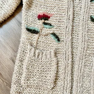 Alya Floral Chunky Knit Sweater Cardigan Embroidered Flowers in Cream Size S thumbnail 7
