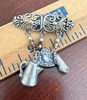 Vintage Silver Tone brooch thumbnail 1
