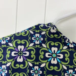 EUC SB Scrubs women’s green navy floral print v-neck‎ tie back pocket scrub top thumbnail 7