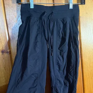 Lululemon athletic Black Jogger Pants Dance Studio Mid-Rise Jogger size 0 thumbnail 4