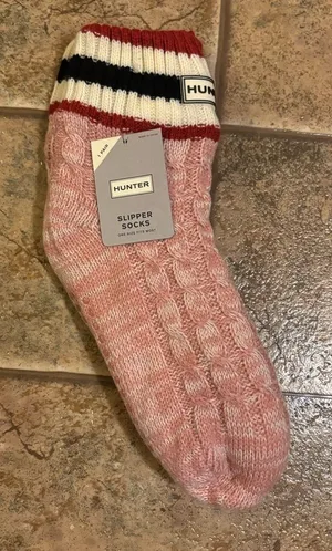 NWT Hunter women’s Cable Knit slipper socks OS thumbnail 1