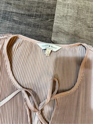 LUCKY BRAND Pleated Peasant Top in Blush thumbnail 5