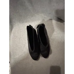 TOMS Black‎ Leather Tassel Back Zip Ankle Booties Stacked Heel Womens 9M thumbnail 2