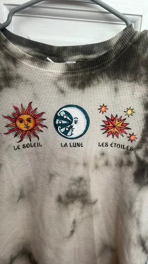 Long Sleeve Graphic Tee Size L thumbnail 3