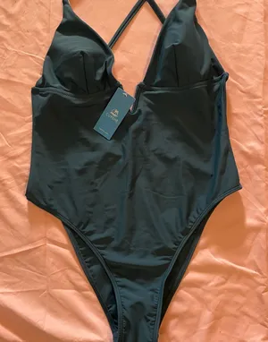 COPY - Cupshe dark green Plunging V-Neck One Piece Swimsuit thumbnail 1
