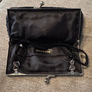 Y2K Style Black Beaded Floral Embroidered Kiss Lock Evening Bag Clutch Purse thumbnail 9