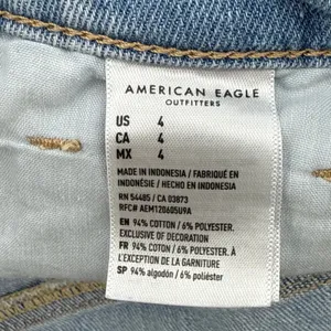 American Eagle Ripped‎ Denim Shorts Light Wash Comfort Stretch Waistband Size 4 thumbnail 5