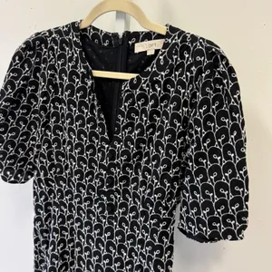 LOFT Black White Embroidered V-Neck Puff Sleeve Mini Sheath Dress Size 6 Casual thumbnail 3
