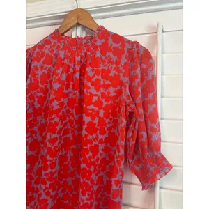 Ann‎ Taylor Lilac Floral Blouse Size XS thumbnail 4