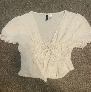 H&M White top thumbnail 1