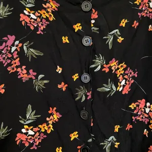 Olivaceous women’s floral miniskirt‎ — medium thumbnail 3