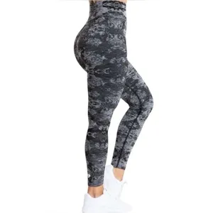Women’s Best Camo Seamless Leggings thumbnail 2