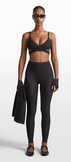 NWT Women's Nike SKIMS Weightless V Panel 26” Leggings Obsidian Black XS thumbnail 1