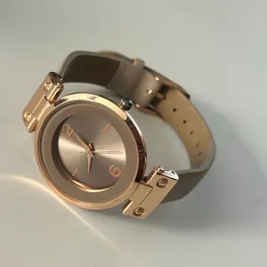 Women’s Rose Gold Stainless Steel Minimalist Watch Working New Battery thumbnail 4