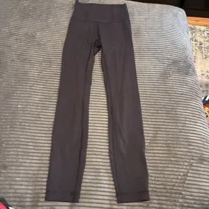 Lululemon Athletica Black Leggings Size 2 25 inch inseam Stretch Comfort Yoga thumbnail 2