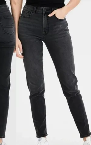 AMERICAN EAGLE AE Mom Jean Black Wash High Waisted High Rise Cropped Crop Ankle thumbnail 1