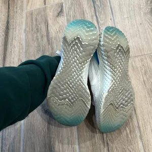 Nike shoes thumbnail 3