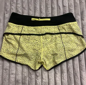 Lululemon Shorts Speed Up 2.5" Low-Rise thumbnail 2