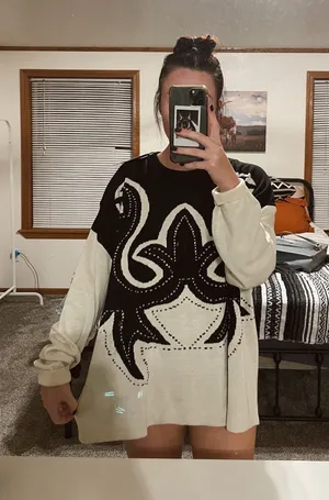 Boutique Sweater Multiple Size L thumbnail 1