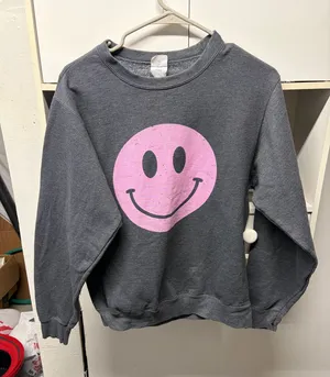 Gildan Sweatshirt Crewneck Grey Graphic thumbnail 1