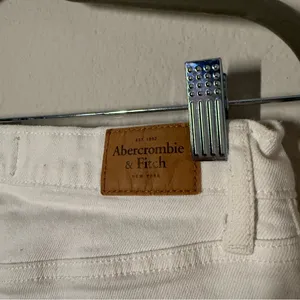 Abercrombie & Fitch 100% Cotton White Mom Jeans thumbnail 6