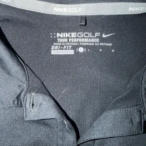 Nike Golf Tour Performance Womens Size Large Black V-Neck Sleeveless Polo Shirt thumbnail 3