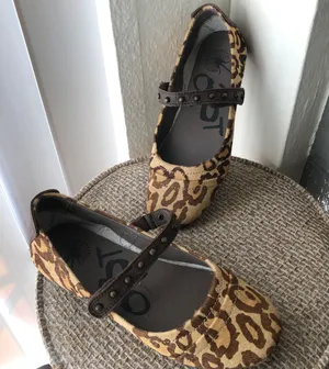 Vintage 100% GENUINE LEATHER fuzzy brown and tan leopard print Mary Jane ballet flats with gold studs ad velcro strap closure thumbnail 1