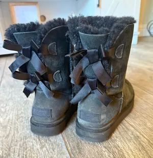 UGG Boots Women’s thumbnail 1