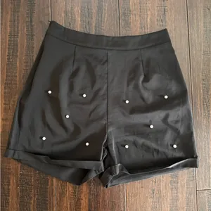 SHEIN Black High Waist Pearl-Embellished Shorts thumbnail 1