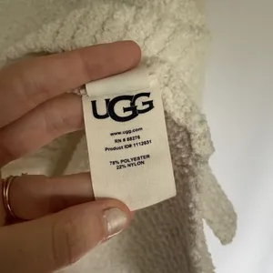 Ugg V-Neck Fleece Pullover Sweater M Cream Women Soft Knit thumbnail 7
