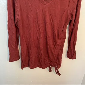Democracy Women's Size Medium‎ Side Ruched V-Neck Blouse in Bran Burnt Orange thumbnail 5