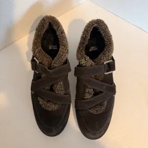 Stuart‎ Weitzman Women 6.5 Warm Booties Sneakers Brown Suede Sherpa Cabincore thumbnail 2