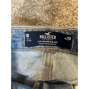 Hollister Jeans Womens‎ W25 R Ultra High-Rise Dad Fit Blue Denim Distressed thumbnail 4