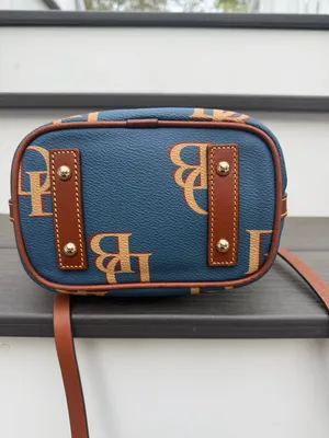 Dooney & Bourke Gretta Small Drawstring Crossbody Bag in excellent condition thumbnail 4