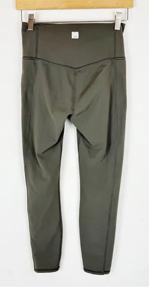 Vuori Studio Pocket Leggings in Oregano Green thumbnail 1