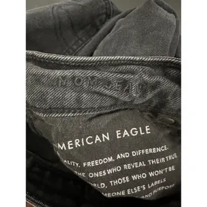 American Eagle Black Wash Mom Jean Comfort Stretch‎ Distressed Women Size 2 thumbnail 7