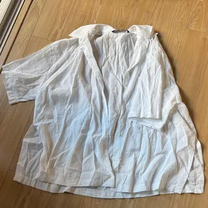 Zara Crisp White Button-Up Blouse thumbnail 1