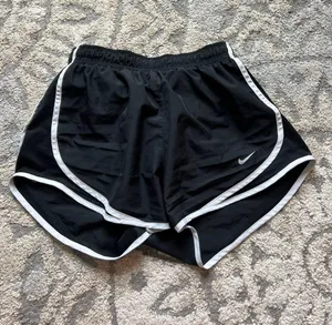 Women’s Shorts thumbnail 1