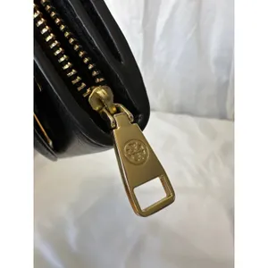 Tory Burch Britten Pebbled Leather Envelope Black Wallet EUC thumbnail 9
