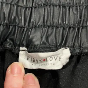 First Love Faux Leather Wide Leg Elastic Waist‎ Cropped Pants S thumbnail 2