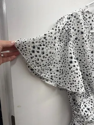 Women’s Size small dress thumbnail 3