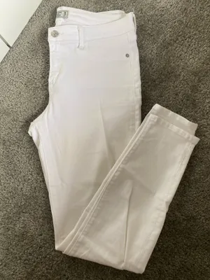 Abercrombie Low-Rise Super Skinny Jeans thumbnail 1