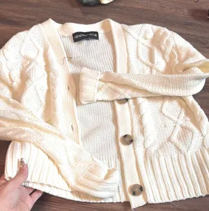 Brand new Kendall & Kylie Women's Cream Cable Knit Sweater Set thumbnail 1