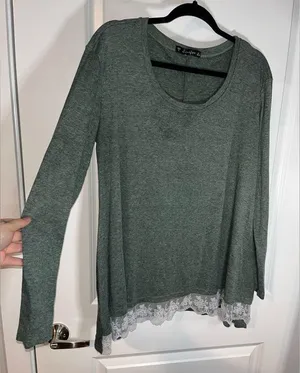 Sanifer Dark Olive Green Elongated Blouse Trimmed in White Lace - Size XL thumbnail 3