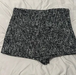 ZARA Black and White Tweed High-Waist Women’s Shorts thumbnail 1