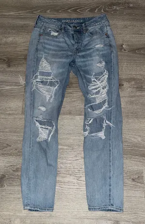 American Eagle High Rise Distressed Tom girl Jeans Size 4 thumbnail 2